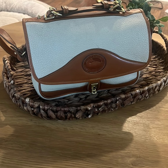 90s Vintage AUTHENTIC Dooney and Bourke Leather Carrier (B701) Bone/British Tan - Picture 1 of 12